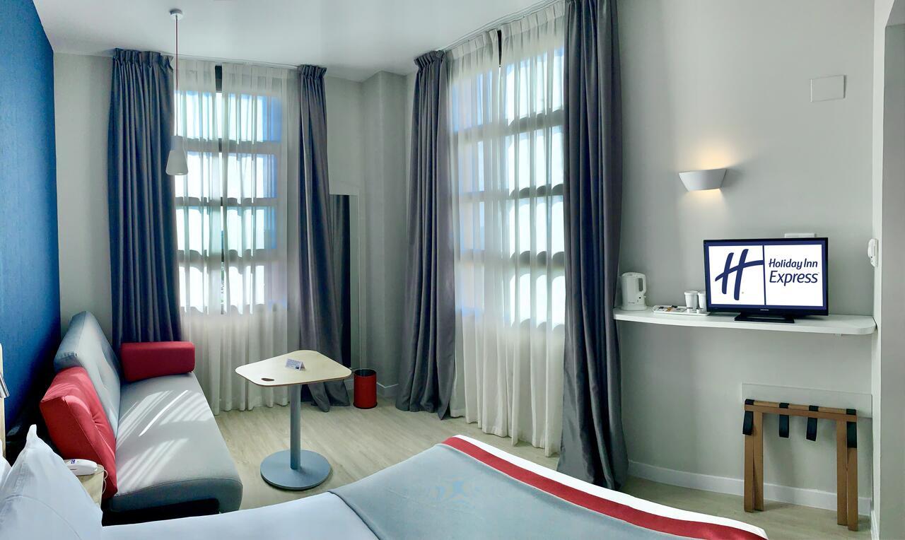 Holiday Inn Express Ciudad De Las Ciencias By Ihg Valenza Esterno foto