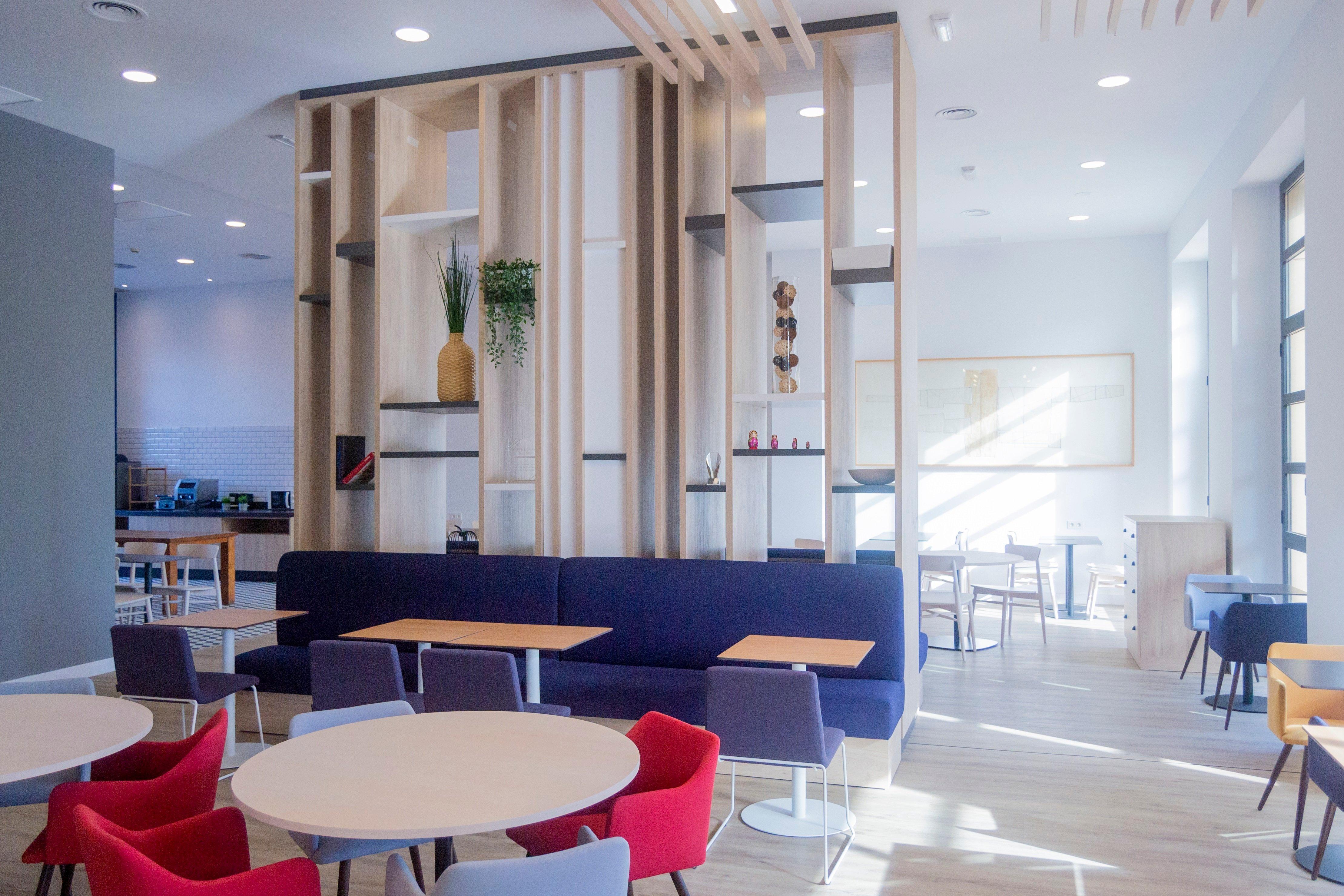 Holiday Inn Express Ciudad De Las Ciencias By Ihg Valenza Esterno foto