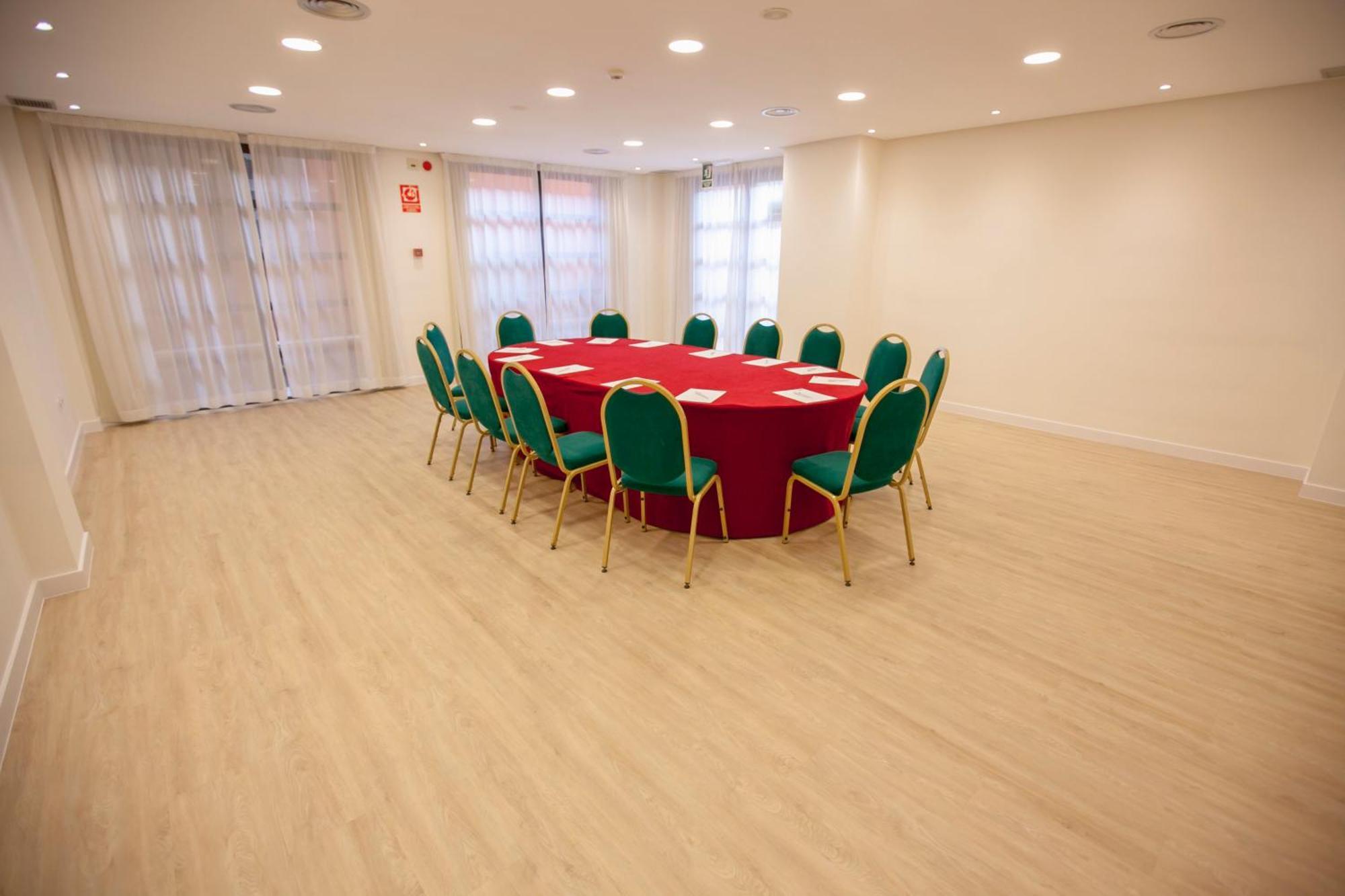 Holiday Inn Express Ciudad De Las Ciencias By Ihg Valenza Esterno foto