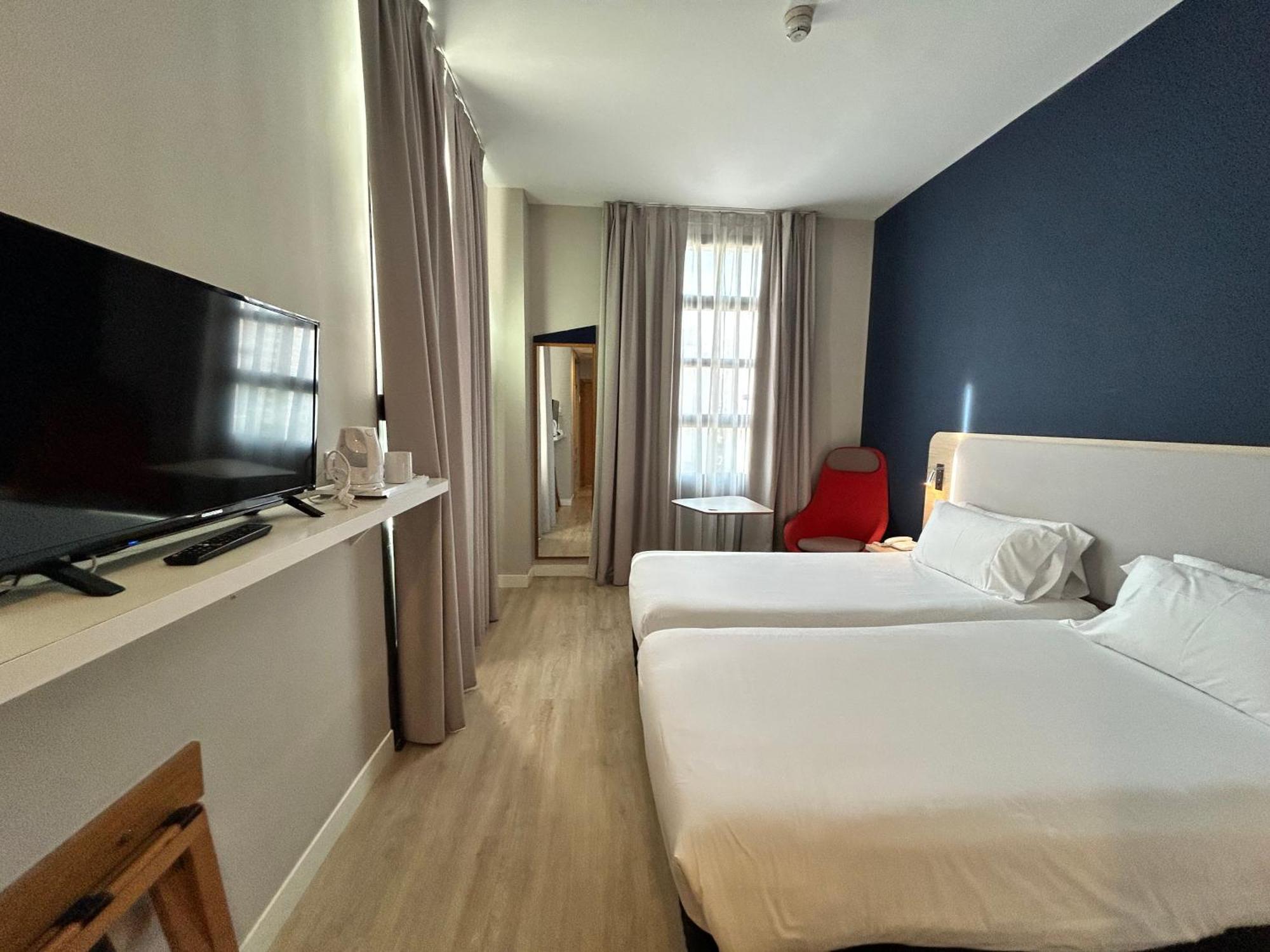 Holiday Inn Express Ciudad De Las Ciencias By Ihg Valenza Esterno foto