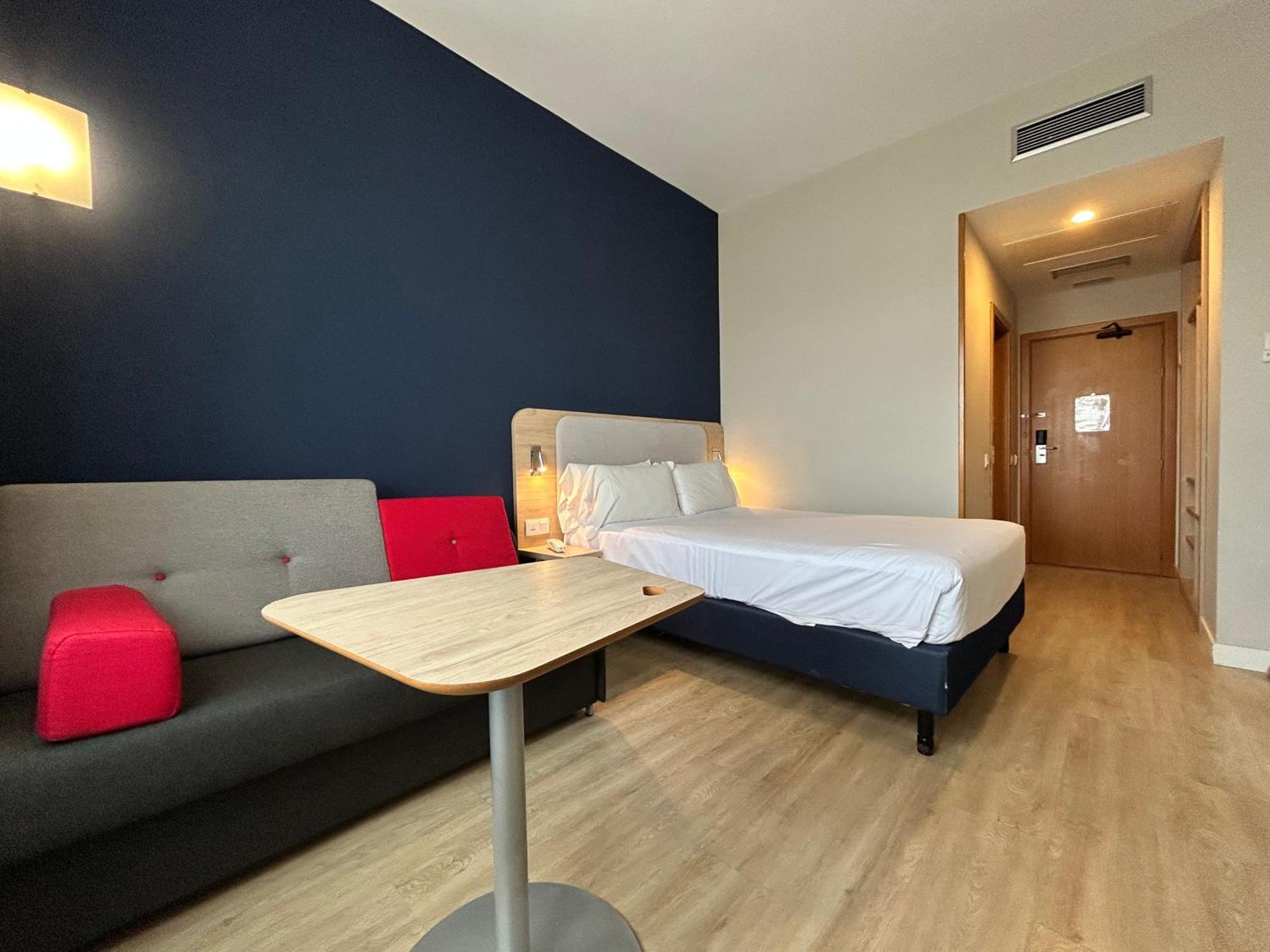 Holiday Inn Express Ciudad De Las Ciencias By Ihg Valenza Esterno foto