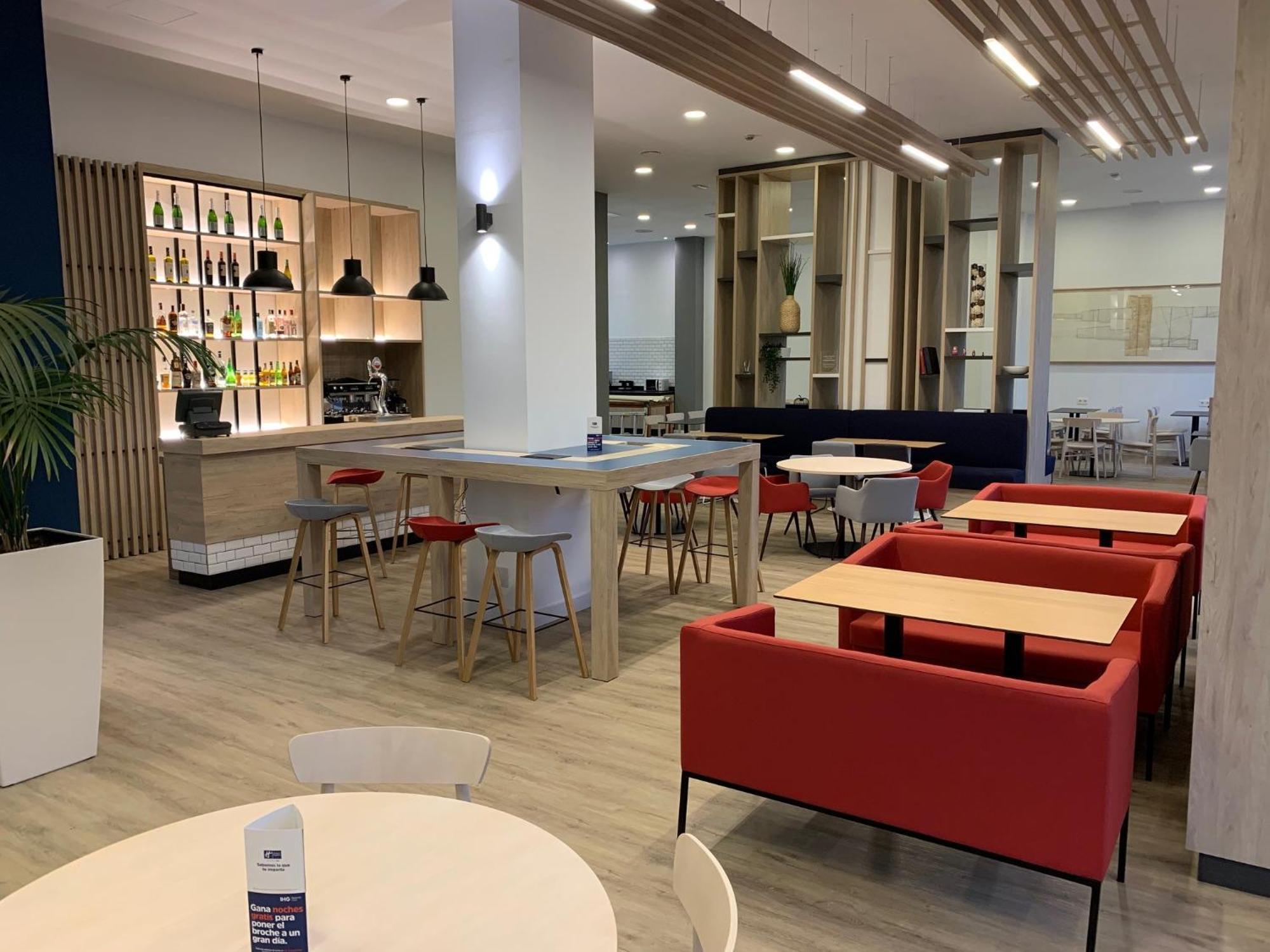 Holiday Inn Express Ciudad De Las Ciencias By Ihg Valenza Esterno foto