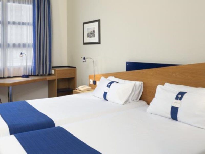 Holiday Inn Express Ciudad De Las Ciencias By Ihg Valenza Esterno foto